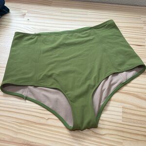 NWOT Kortni Jeane Swim bottoms High Rise Large Green. Never worn